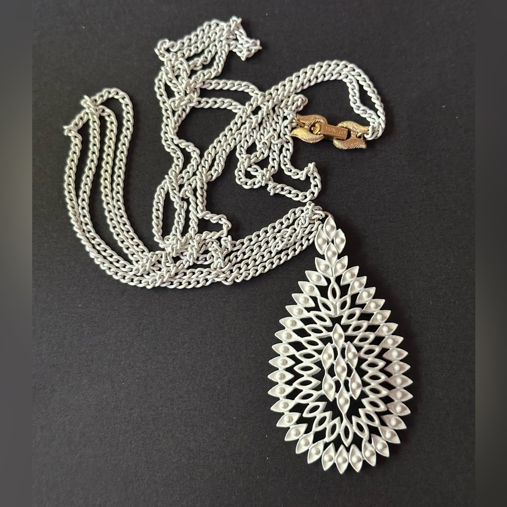 MONET 60’s Summer Teardrop Pendant Necklace Sonata Series White Enamel Filagree